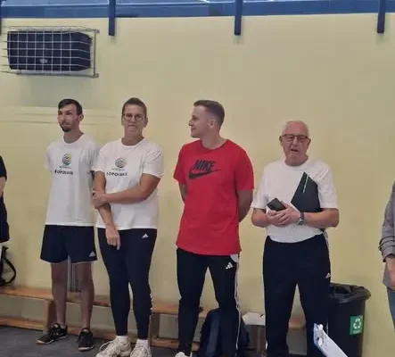 Seniorzy z całego województwa opanowali halę OSiR w Komprachcicach