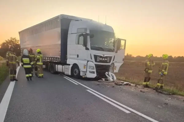 Wypadek na DK46: dwie osoby ranne, ruch odbywa się wahadłowo