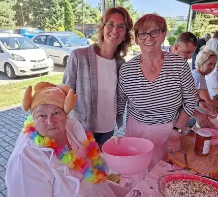 Seniorzy z całego województwa opanowali halę OSiR w Komprachcicach