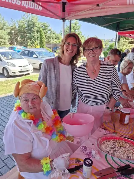 Seniorzy z całego województwa opanowali halę OSiR w Komprachcicach