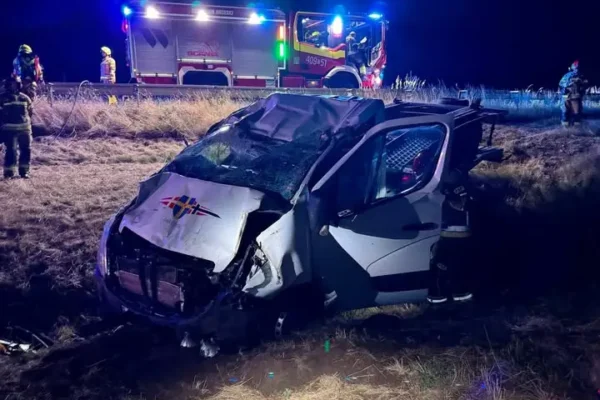 Dachowanie autolawety na autostradzie A4 – interwencja służb