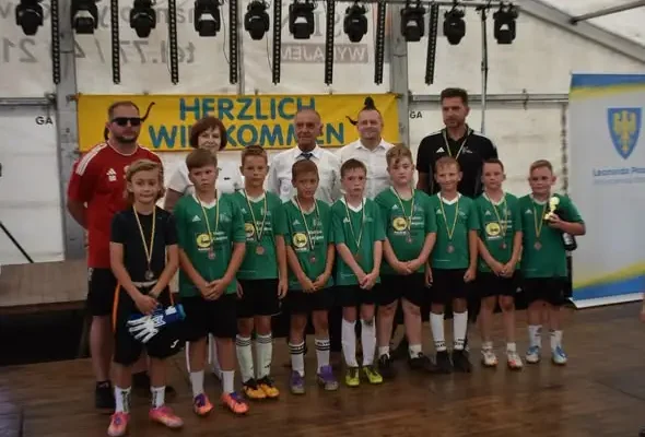 Sportowe Zakończenie Wakacji w Krasiejowie: Dino Cup, mecz i edukacja o bezpieczeństwie