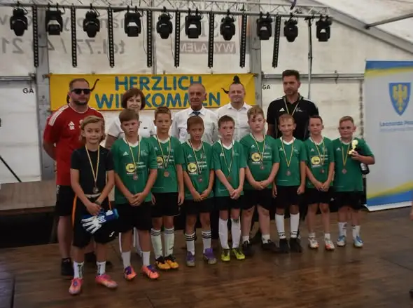 Sportowe Zakończenie Wakacji w Krasiejowie: Dino Cup, mecz i edukacja o bezpieczeństwie