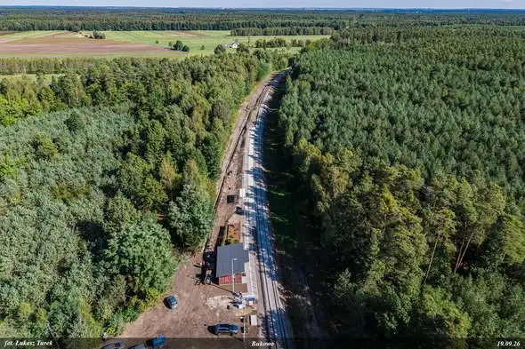 Mieszkańcy Bukowa zadbali o przystanek kolejowy. Apelują o remont zabytkowego budynku