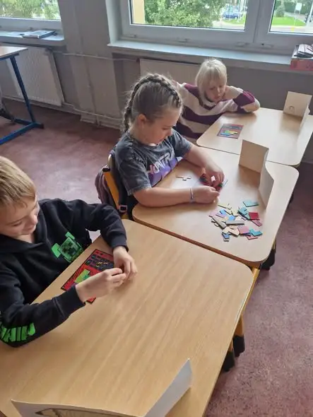 Zabawa i nauka w klasie 1b – gry rozwijające myślenie