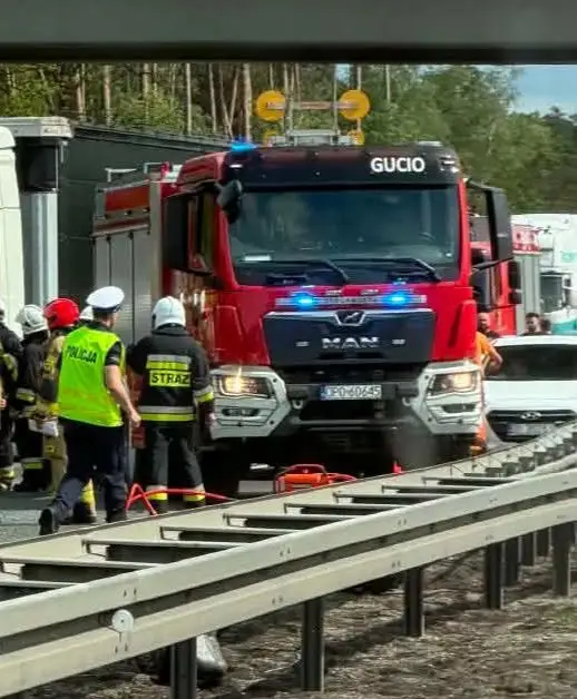 Fałszywy alarm na autostradzie A4 – strażacy sprawdzali pobocze