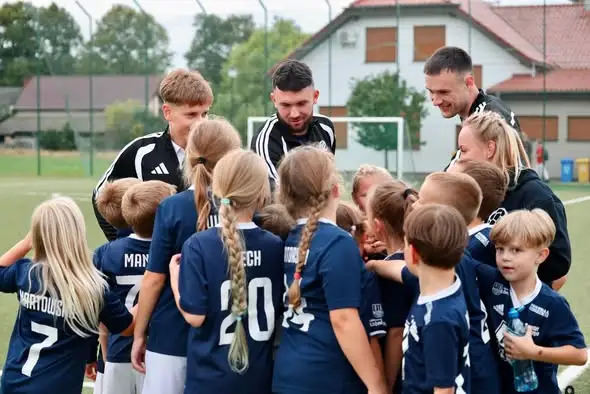 Egzaminy praktyczne UEFA C w Łubnianach – 15 przyszłych trenerów prowadziło zajęcia z najmłodszymi