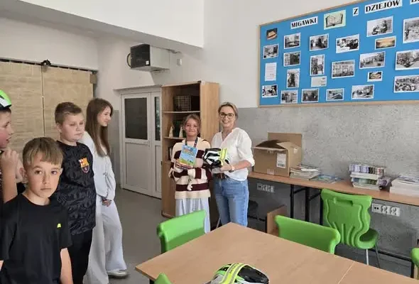 Uczniowie z Opolskiego odebrali kaski rowerowe i elementarze bezpieczeństwa