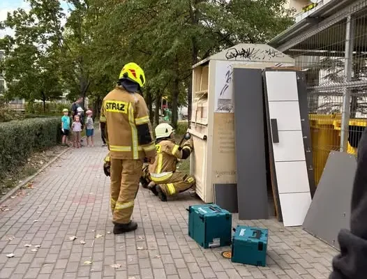 Opole: Klucze w kontenerze na odzież. Interwencja strażaków OSP Opole-Gosławice