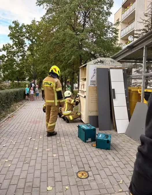 Opole: Klucze w kontenerze na odzież. Interwencja strażaków OSP Opole-Gosławice