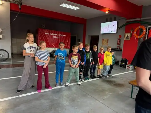 Medale dla najmłodszych druhów z OSP Tarnów Opolski – zaległe wyróżnienie po gminnych zawodach