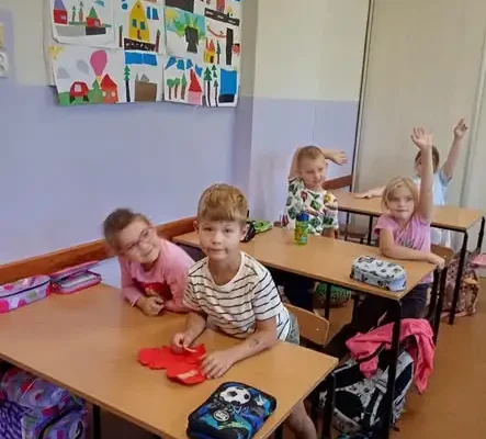 Tydzień Budowania Relacji w szkole: przedszkolaki i pierwszaki uczą się, jak ważne są słowa