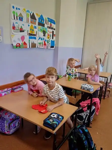 Tydzień Budowania Relacji w szkole: przedszkolaki i pierwszaki uczą się, jak ważne są słowa