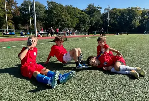 Trzy szkolne drużyny z Dąbrowy z awansem do etapu wojewódzkiego turnieju Copa Kabanos Tarczyński