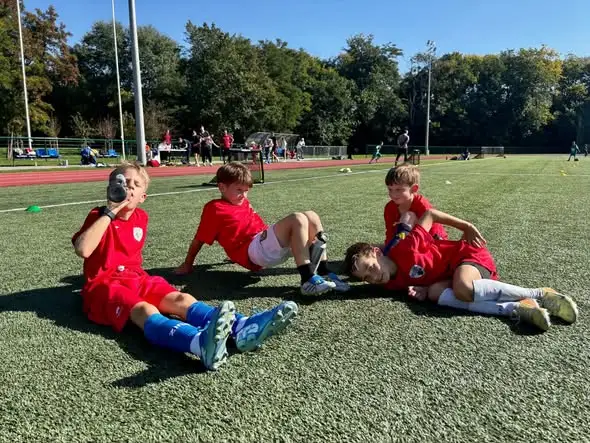 Trzy szkolne drużyny z Dąbrowy z awansem do etapu wojewódzkiego turnieju Copa Kabanos Tarczyński