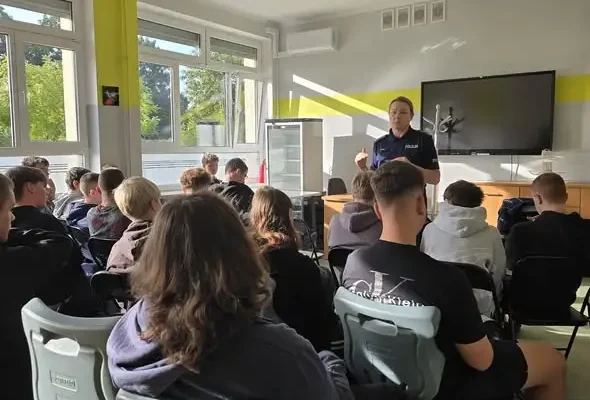 Opole: uczniowie rozmawiali z policjantem o przemocy rówieśniczej