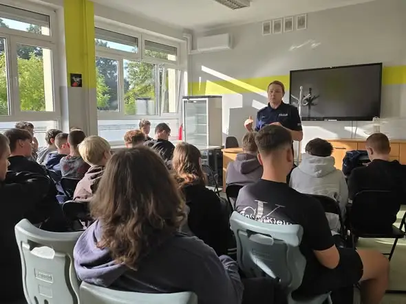 Opole: uczniowie rozmawiali z policjantem o przemocy rówieśniczej