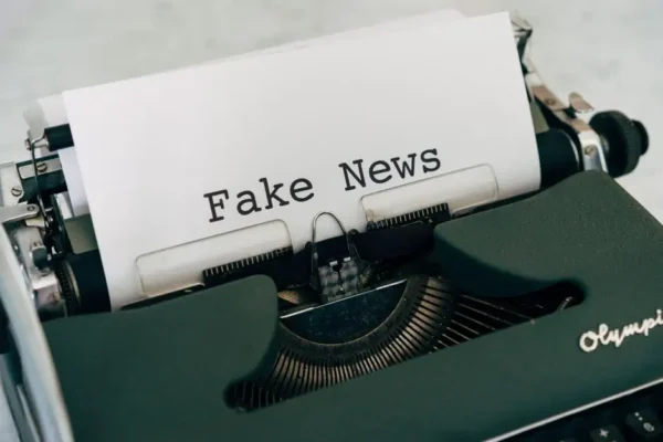 Opolska policja ostrzega przed dezinformacją w sieci: sprawdź, zanim udostępnisz